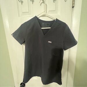 FIGS Women's Short Sleeve V-Neck Scrub Top in Charcoal Gray